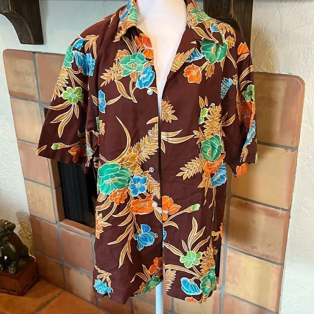 Vintage Hilo Hattie’s Brown Tropical Hawaiian Button- Up Shirt, size LARGE